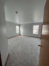 1470 Millbrook Dr in Algonquin, IL - Foto de edificio - Building Photo