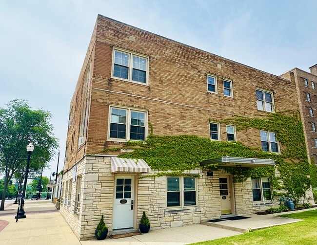 property at 114 N Spring St