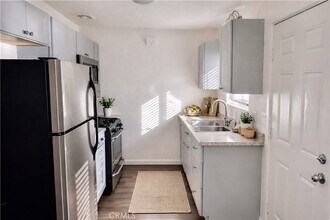 36957 Melrose Dr, Unit 5 in Cathedral City, CA - Foto de edificio - Building Photo