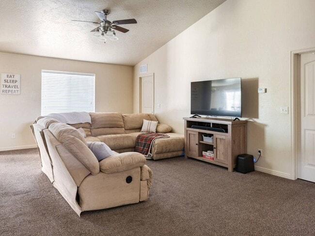 674 Tanglewood Dr in Rexburg, ID - Building Photo - Building Photo