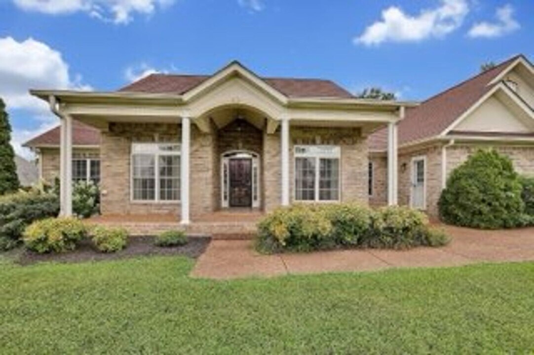 614 Greene Dr in Lebanon, TN - Building Photo
