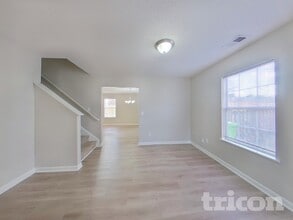 1952 Lake Carolina Dr in Columbia, SC - Foto de edificio - Building Photo