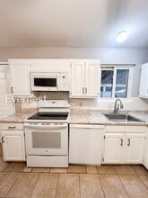 560 Jamaica Pl in Florissant, MO - Building Photo - Building Photo