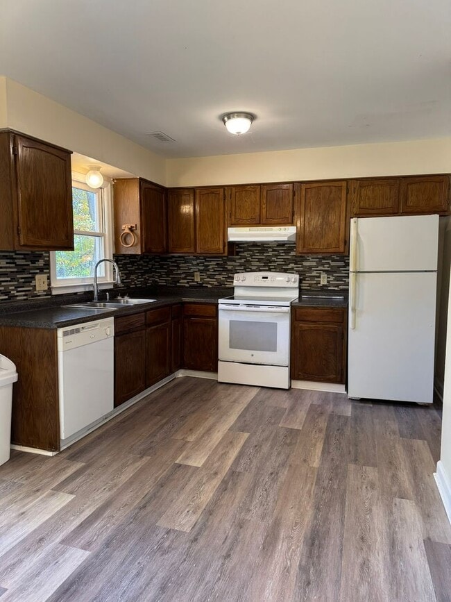 2816 Oak Hill Dr in Williamsburg, VA - Building Photo - Building Photo