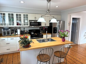 7 Pratt St in Essex, CT - Foto de edificio - Building Photo