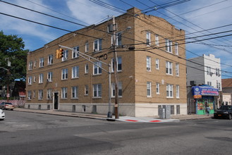 The Redwood in Paterson, NJ - Building Photo - Building Photo