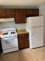 146 Wakefield Cir in East Hartford, CT - Building Photo