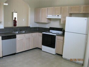 11191 Mikris Dr S in Jacksonville, FL - Foto de edificio - Building Photo