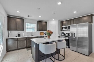 901 Jigglypuff Pl in Henderson, NV - Building Photo - Building Photo