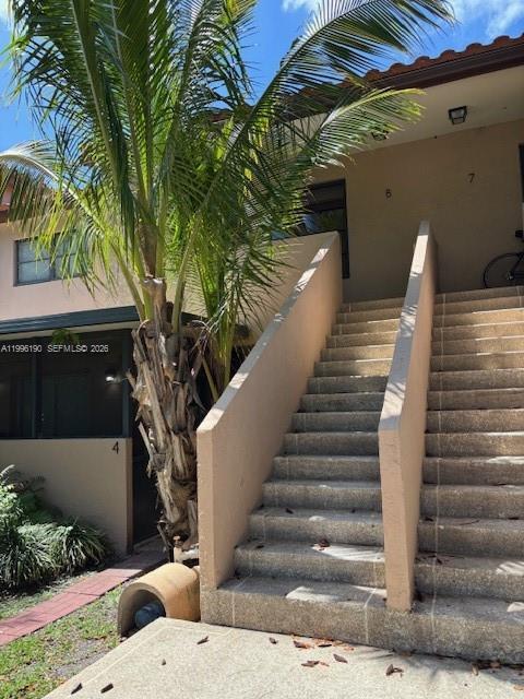 9050 Jacaranda Ln in Plantation, FL - Foto de edificio