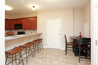 Elk Hills Apartments in Omaha, NE - Building Photo - Interior Photo