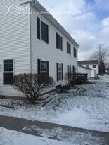 22 Potomac Ln in Elyria, OH - Building Photo