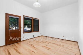 1229 SE 19th Ave in Portland, OR - Building Photo - Building Photo