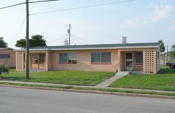 824 Clark Ct in Cocoa, FL - Building Photo - Building Photo