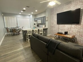 2683 Andros Ln in Kissimmee, FL - Building Photo - Building Photo