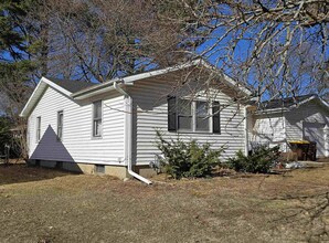 1442 S Blackhawk Ave in Freeport, IL - Building Photo - Building Photo