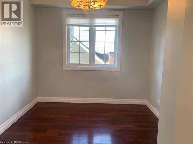 555 King St E in Kitchener, ON - Building Photo - Building Photo