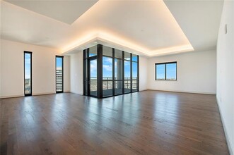 2323 N Akard St in Dallas, TX - Building Photo - Building Photo
