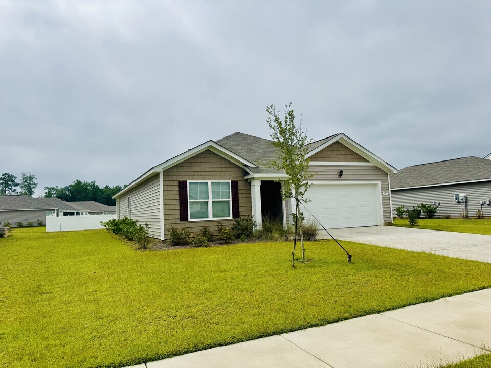 505 Strawberry Fld Wy in Galivants Ferry, SC - Building Photo