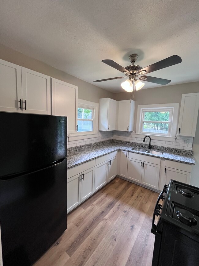 property at 2415 Lindbergh Dr