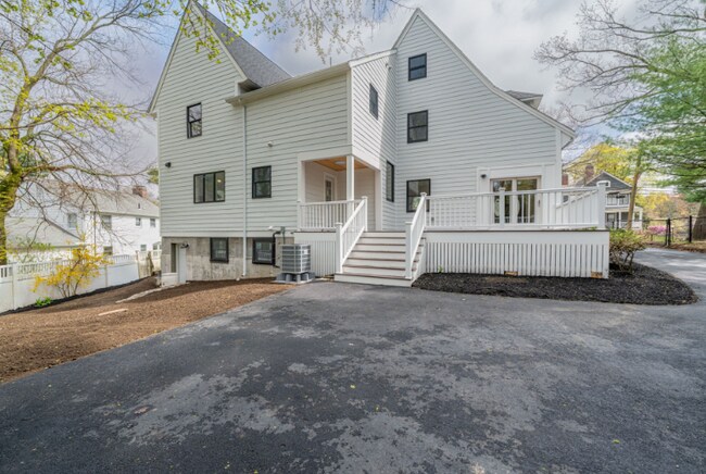 653 Chestnut St in Waban, MA - Building Photo - Building Photo