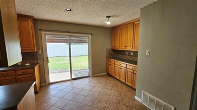 806 Gilmore St in Taylor, TX - Building Photo - Building Photo