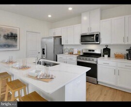 121 Malibu Dr in Egg Harbor Township, NJ - Building Photo - Building Photo