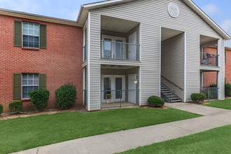 Peachtree Park Apartments in Dyersburg, TN - Building Photo - Building Photo