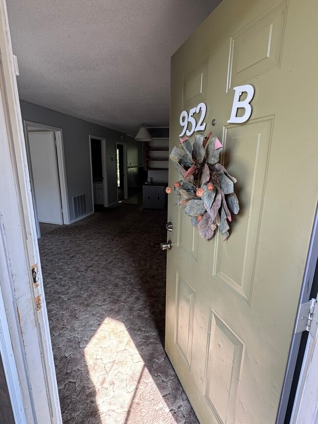 property at 974-962 Woodland Dr