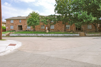 Ponderosa Apartments in Dallas, TX - Foto de edificio - Building Photo