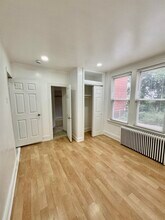 204 Zabriskie St in Jersey City, NJ - Building Photo - Building Photo
