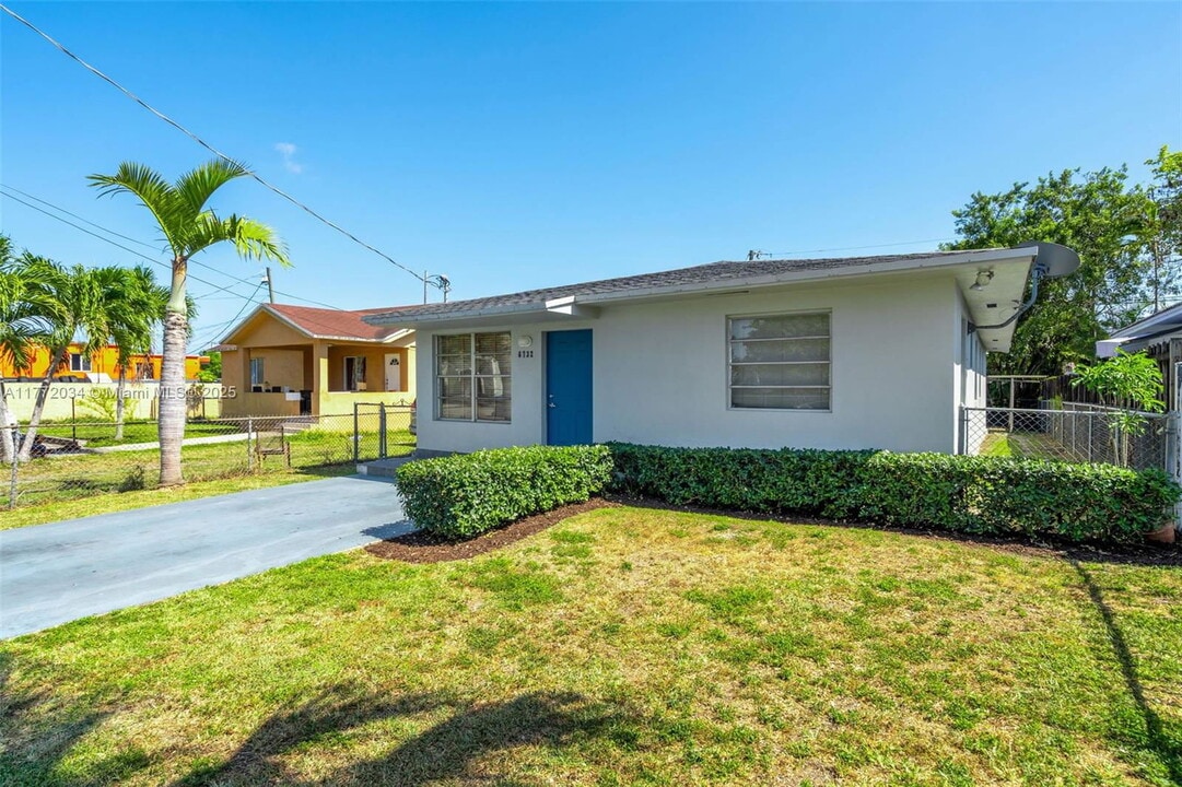 6731 SW 15th St in Miami, FL - Building Photo