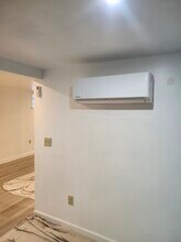 4 Church St, Unit 1 in Essex, VT - Foto de edificio - Building Photo