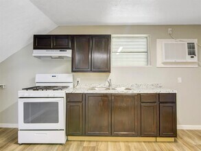 313 N Beauregard St in Alvin, TX - Building Photo - Building Photo