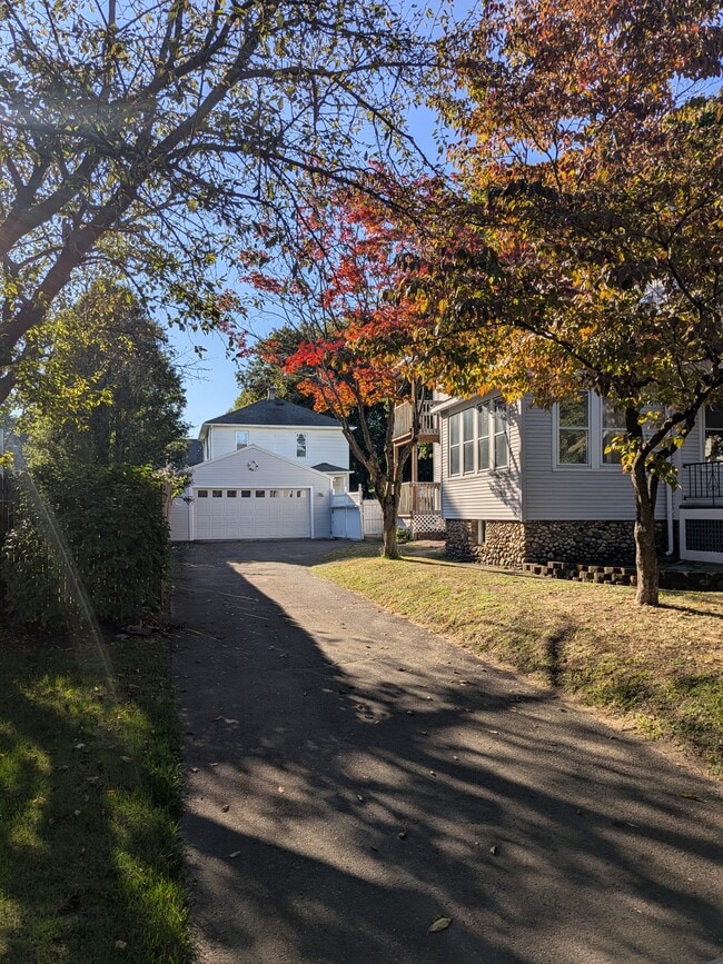 1855 Northampton St in Holyoke, MA - Building Photo - Building Photo