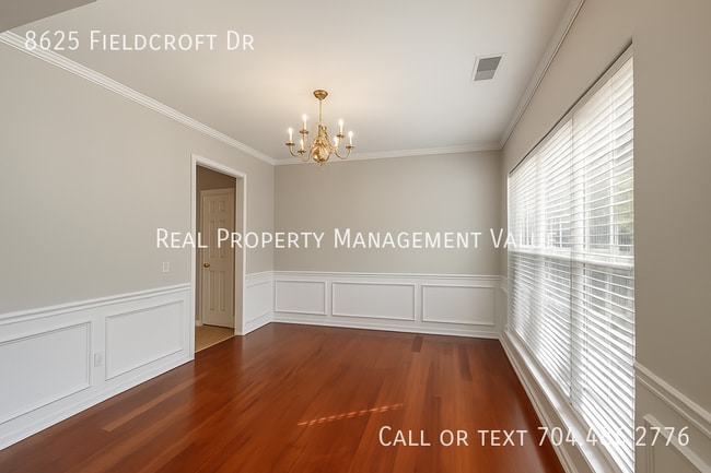 8625 Fieldcroft Dr in Charlotte, NC - Building Photo - Building Photo