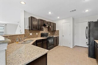 142 Rummel Dr in Kyle, TX - Building Photo - Building Photo