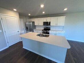 1060 Spruce St in Waukee, IA - Building Photo - Building Photo