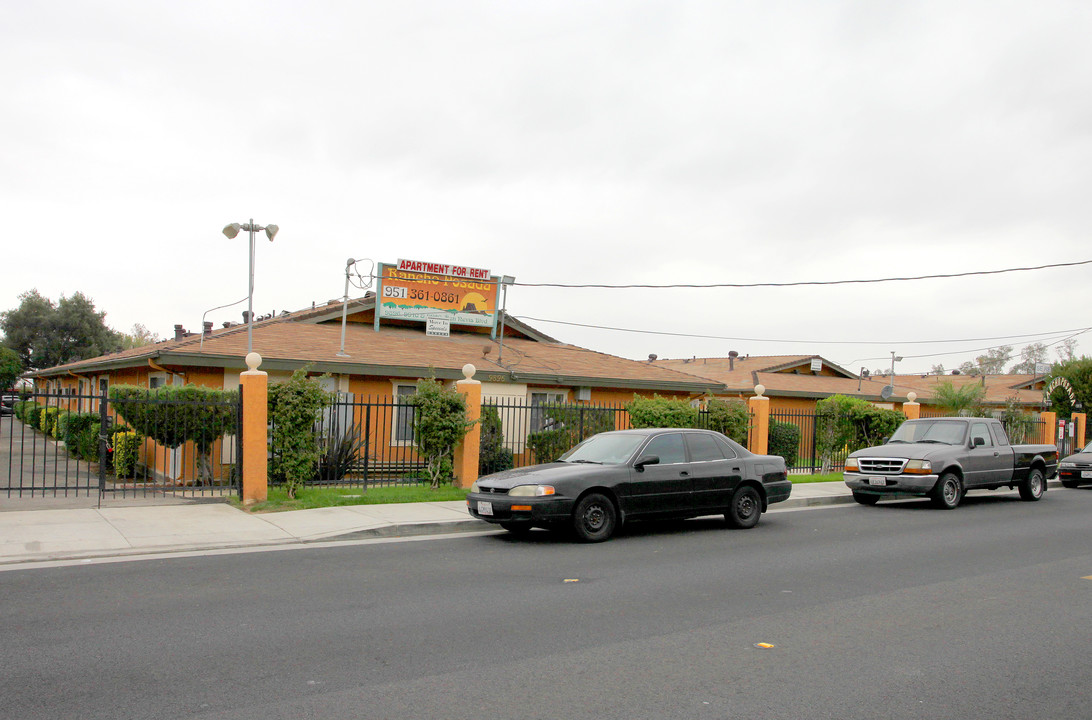 Rancho Posada in Jurupa Valley, CA - Foto de edificio