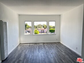 6031 8th Ave in Los Angeles, CA - Foto de edificio - Building Photo