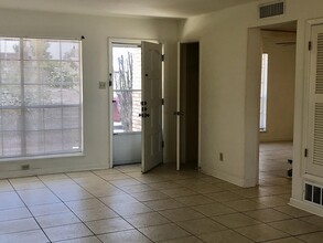 6633 Amposta Dr in El Paso, TX - Building Photo - Building Photo