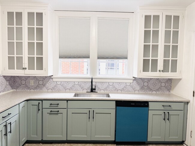 711 Kenan St W in Wilson, NC - Foto de edificio - Building Photo