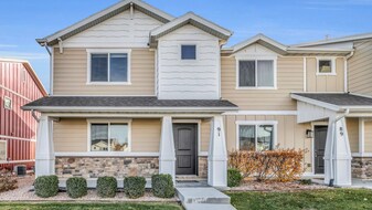 91 E Legacy Pky in Saratoga Springs, UT - Building Photo