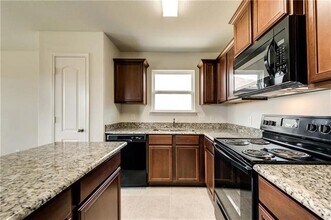 1207 Lombardy Dr in Princeton, TX - Foto de edificio - Building Photo