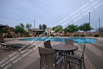 2010 S Falcon Dr in Gilbert, AZ - Building Photo - Building Photo