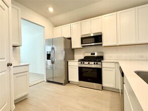 113 Imola St in Hutto, TX - Building Photo - Building Photo