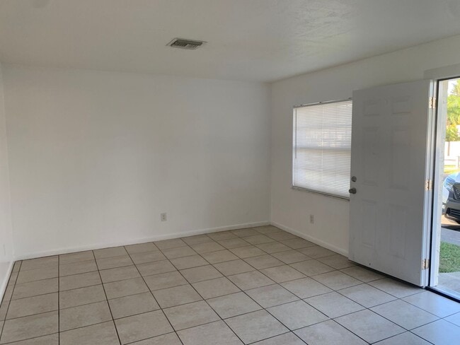 575 13th Pl in Vero Beach, FL - Building Photo - Building Photo