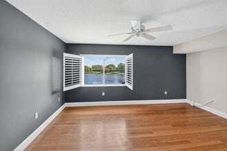 5842 Crystal Shores Dr, Unit 5842 Crystal Shores Drive 205 in Boynton Beach, FL - Foto de edificio - Building Photo