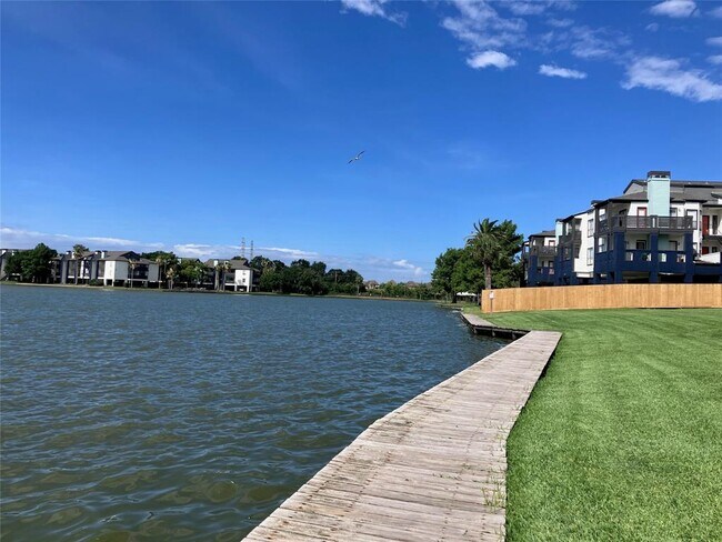 18800 Egret Bay Blvd in Houston, TX - Building Photo - Building Photo