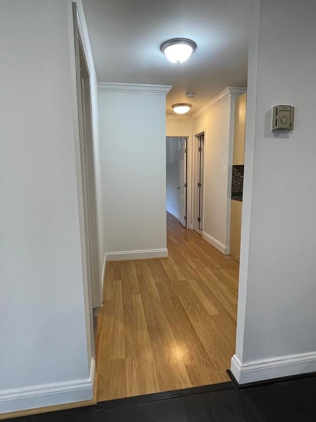 5601 Parker House Ter, Unit #212 in Hyattsville, MD - Foto de edificio - Building Photo